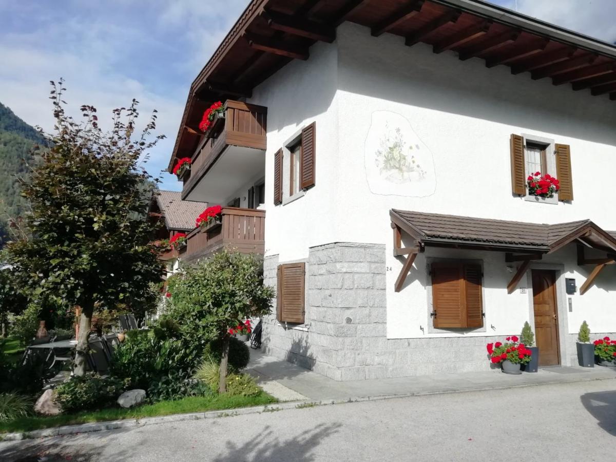 Appartamento Con Giardino Carisolo Exterior foto